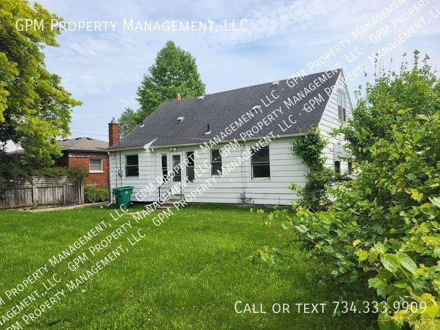 House for rent at 15305 Evergreen Ave, Eastpointe, MI 48021