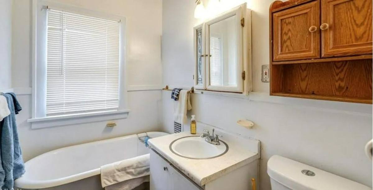 Apartment for rent at 14300 Darwin Ave, Cleveland, OH 44110