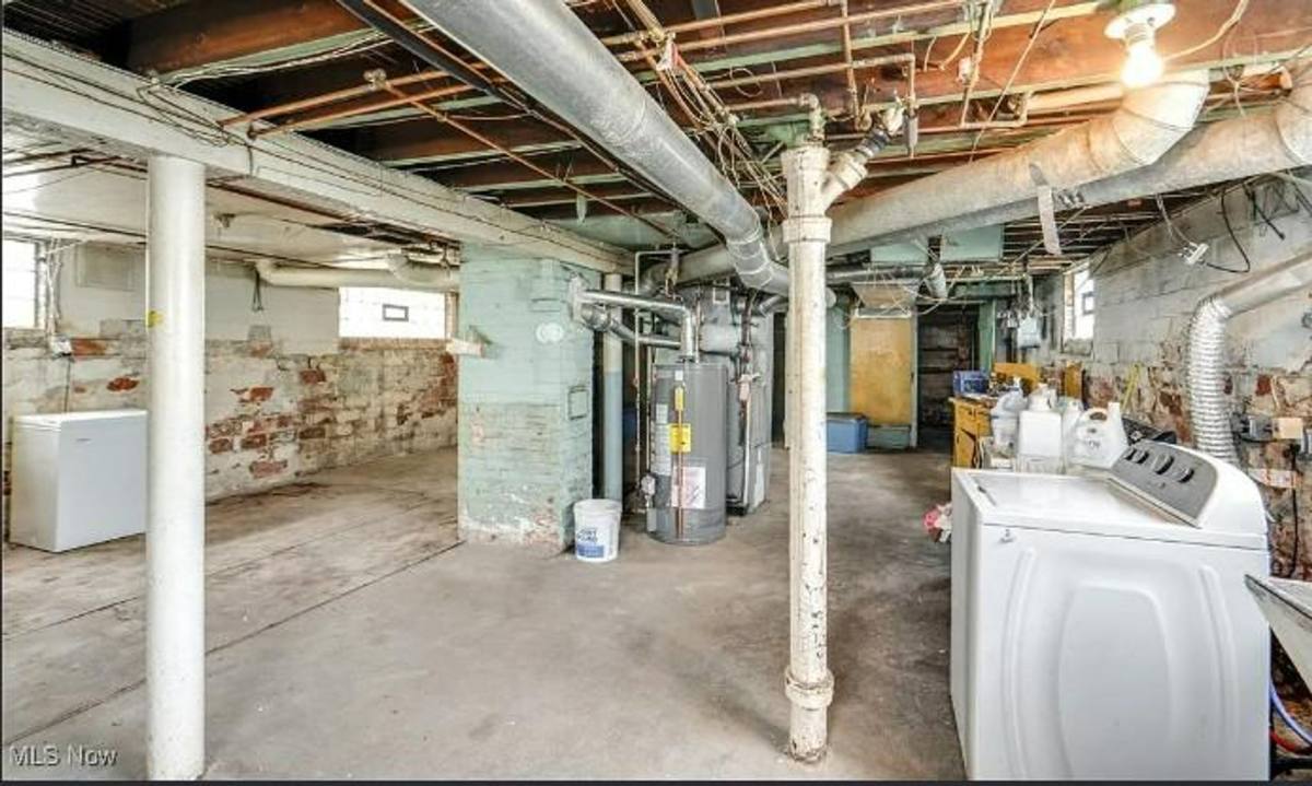 Apartment for rent at 14300 Darwin Ave, Cleveland, OH 44110