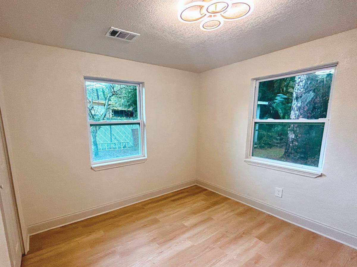 House for rent at 6215 58th Ave N W, Saint Petersburg, FL 33709