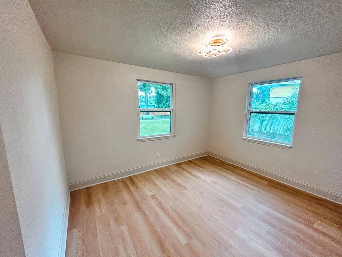 House for rent at 6215 58th Ave N W, Saint Petersburg, FL 33709