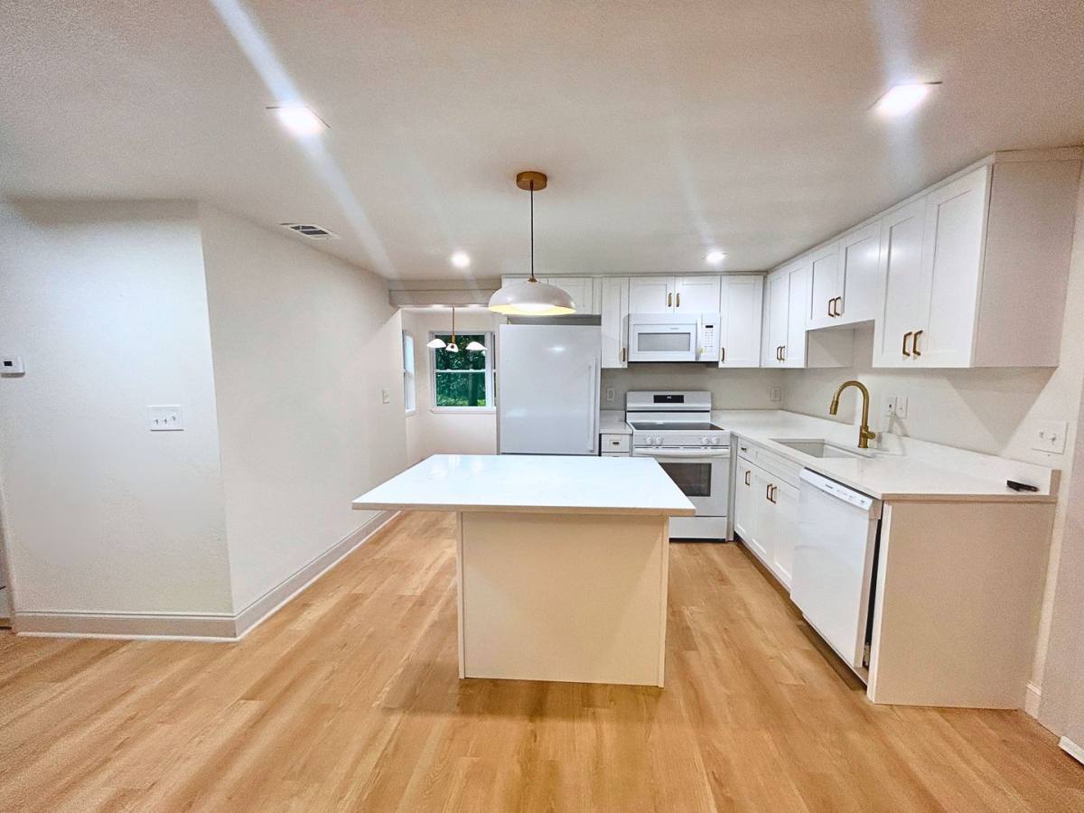 House for rent at 6215 58th Ave N W, Saint Petersburg, FL 33709