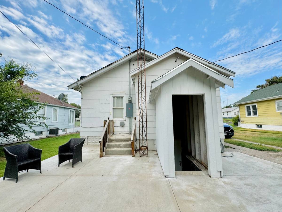 Apartment for rent at 1706 Ave B, Dodge City, KS 67801
