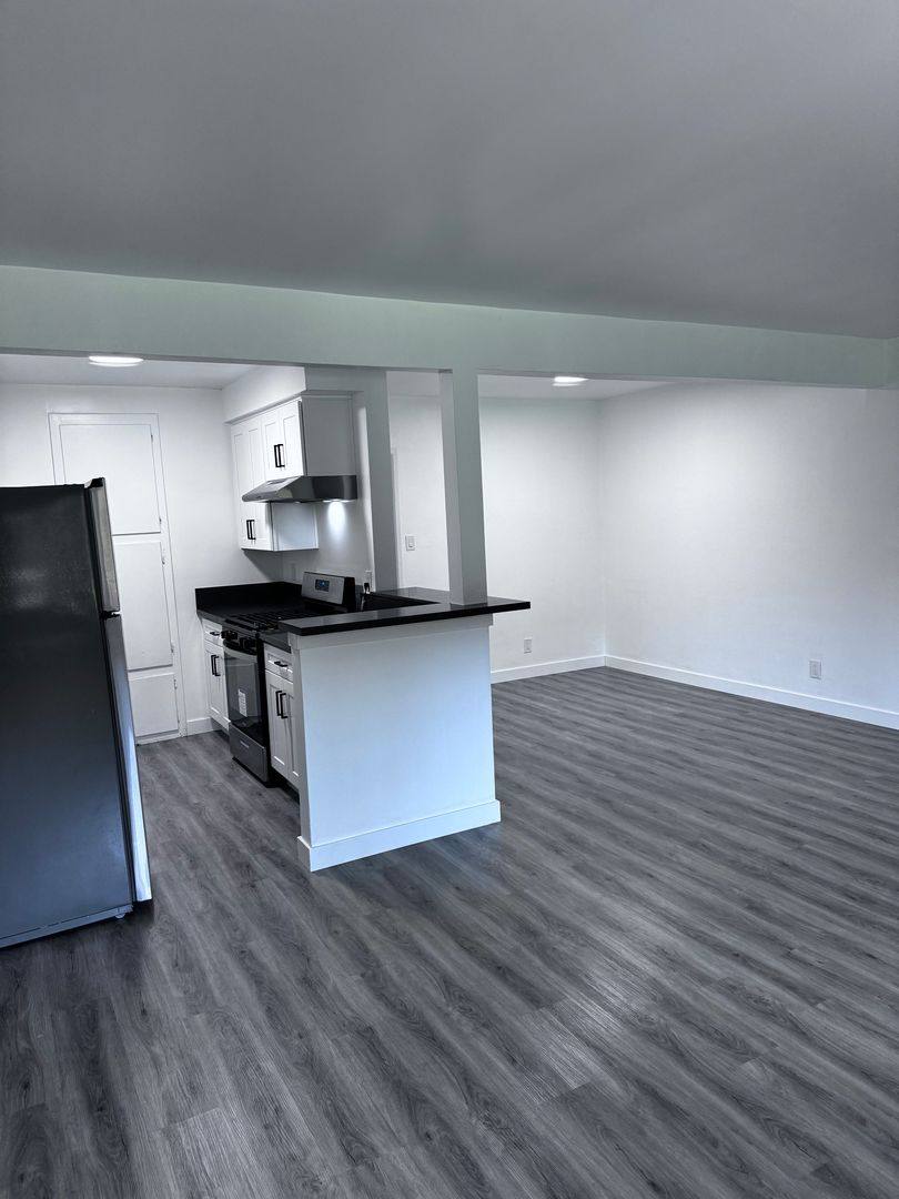 Apartment for rent at 128 E Wakefield Ave, Anaheim, CA 92802