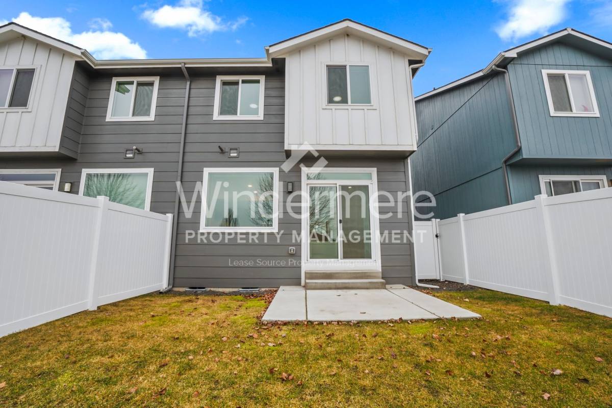 Townhouse for rent at 7117 E Pacific Way, Spokane, WA 99212