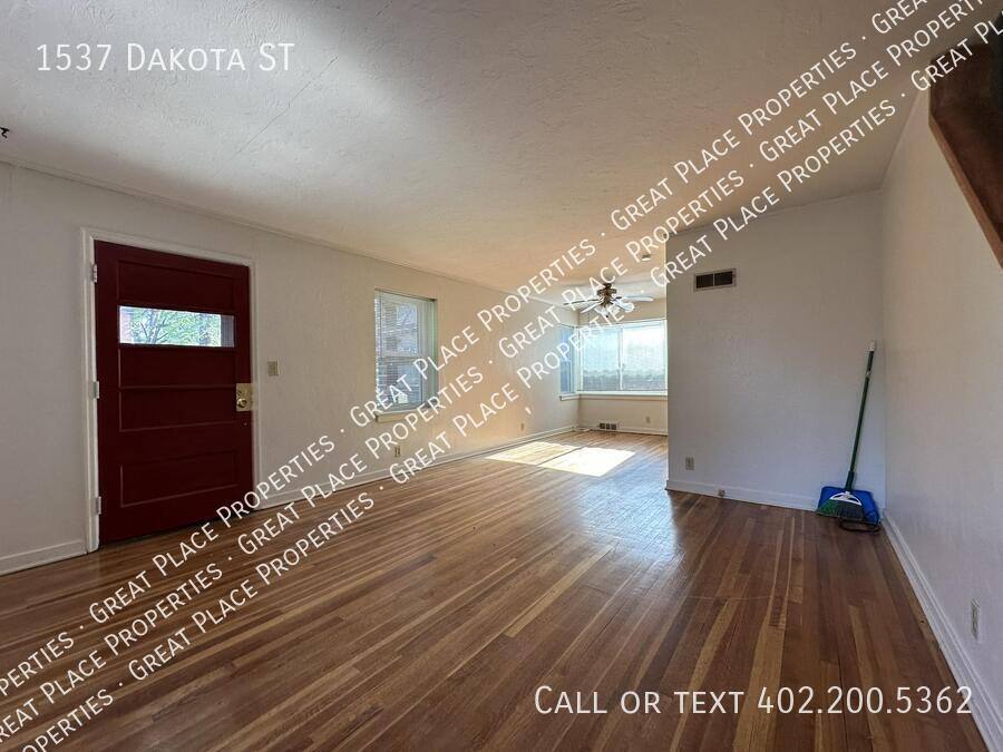Apartment for rent at 1537 Dakota St, Lincoln, NE 68502