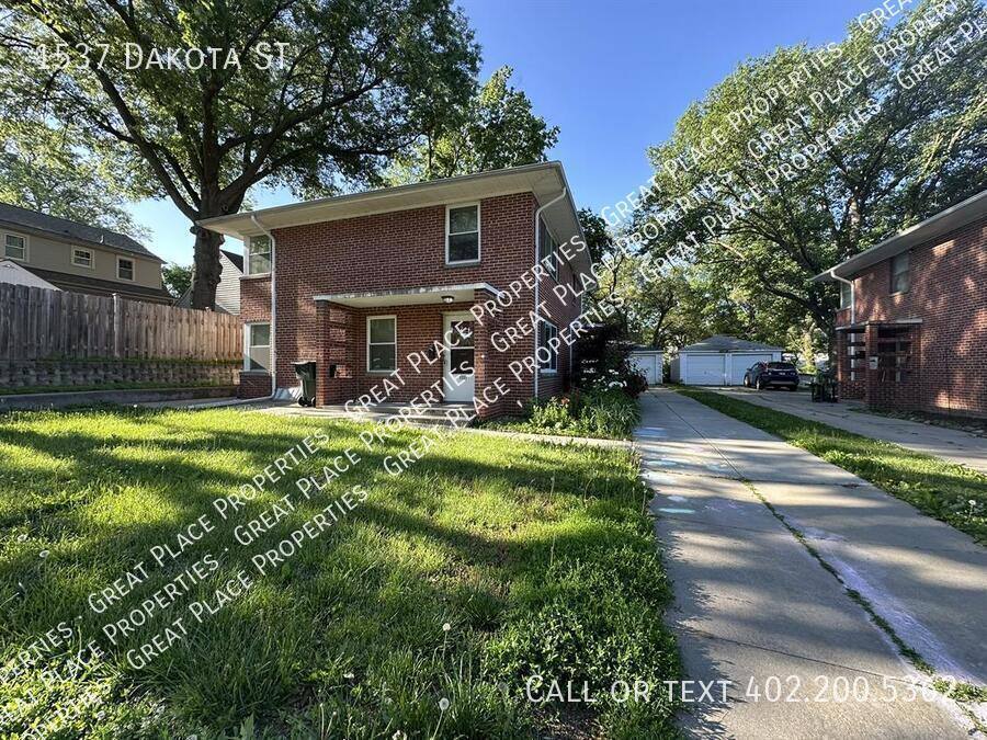 Apartment for rent at 1537 Dakota St, Lincoln, NE 68502