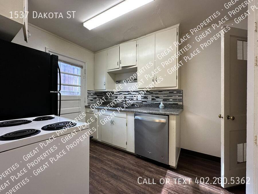 Apartment for rent at 1537 Dakota St, Lincoln, NE 68502