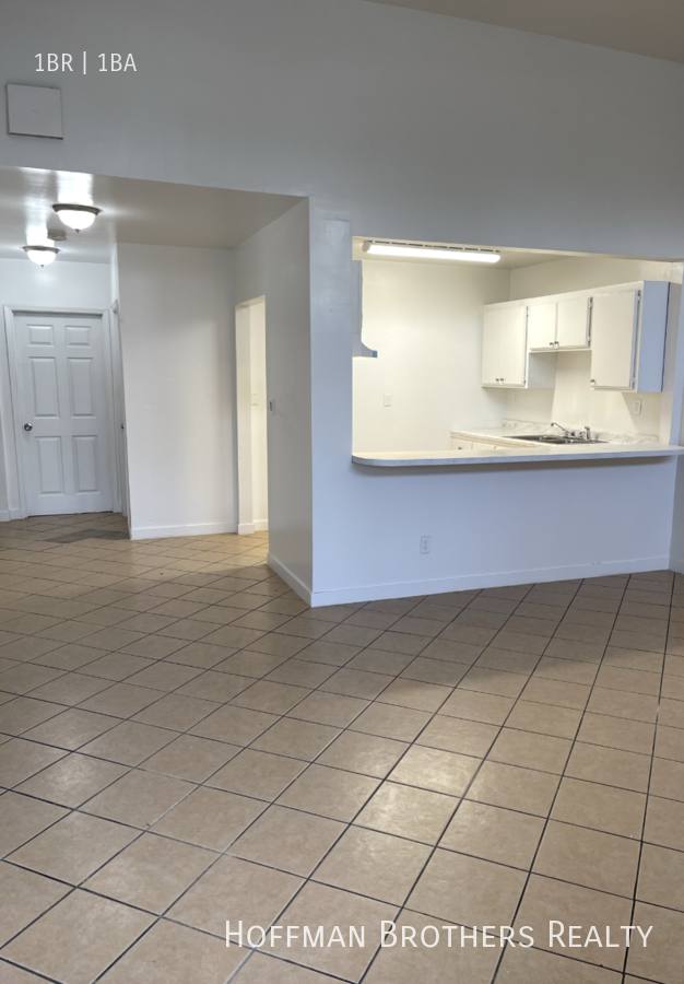 Apartment for rent at 916 W 84th St #10, Los Angeles, CA 90044