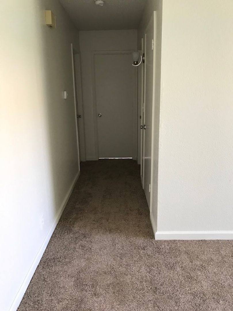 Apartment for rent at 300 W Alamos Ave, Clovis, CA 93612