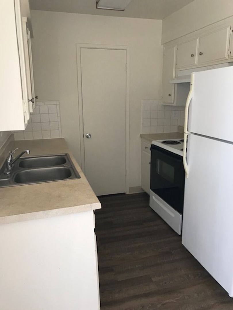 Apartment for rent at 300 W Alamos Ave, Clovis, CA 93612