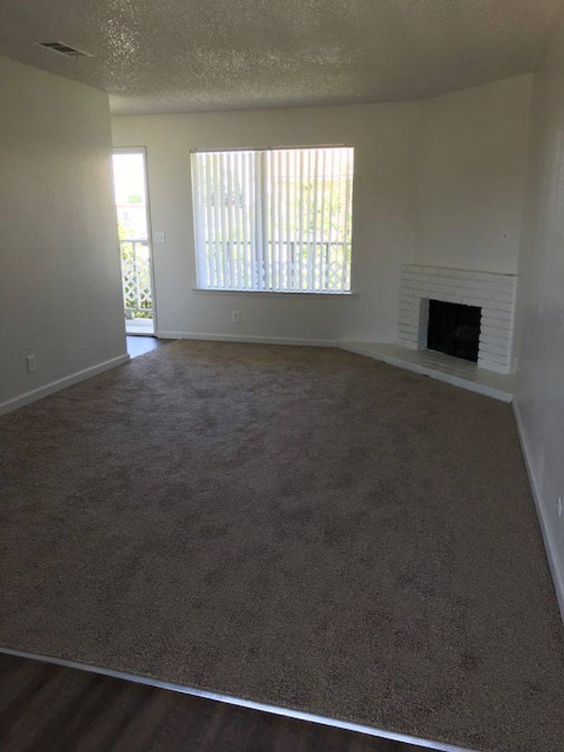 Apartment for rent at 300 W Alamos Ave, Clovis, CA 93612