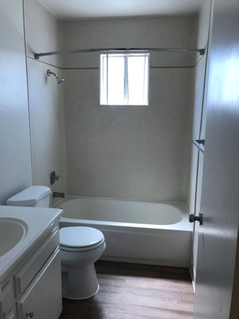 Apartment for rent at 300 W Alamos Ave, Clovis, CA 93612