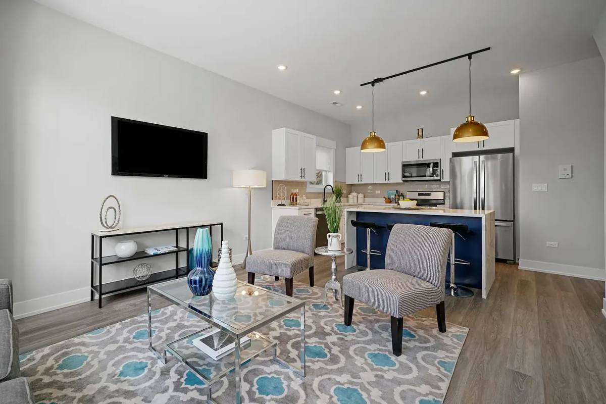 Apartment for rent at 2450 W Flournoy #2, Chicago, IL 60612