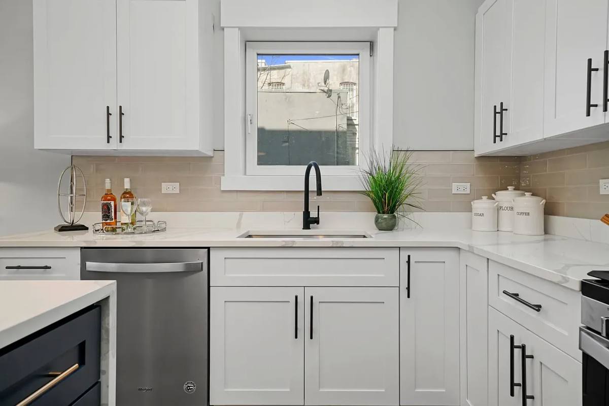 Apartment for rent at 2450 W Flournoy #2, Chicago, IL 60612