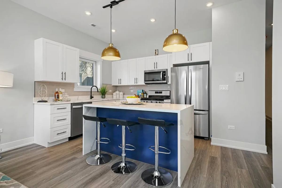 Apartment for rent at 2450 W Flournoy #2, Chicago, IL 60612