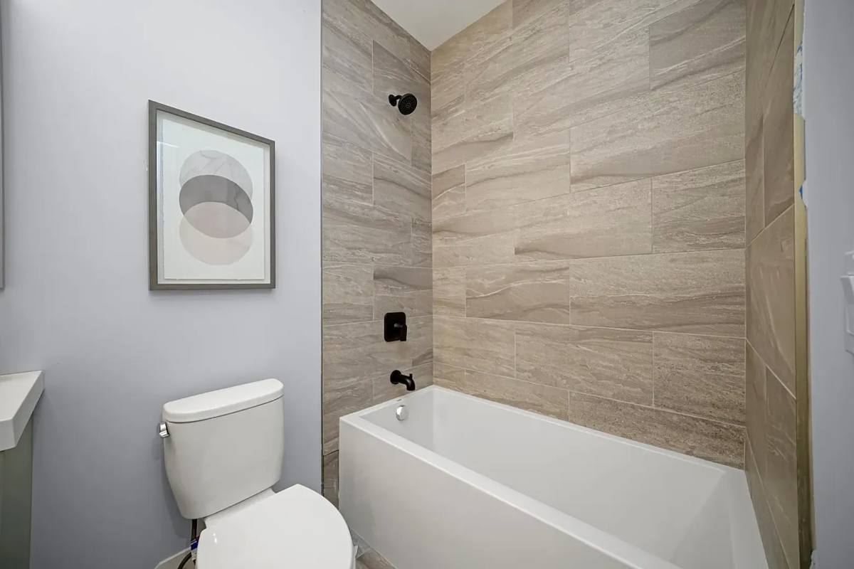 Apartment for rent at 2450 W Flournoy #2, Chicago, IL 60612