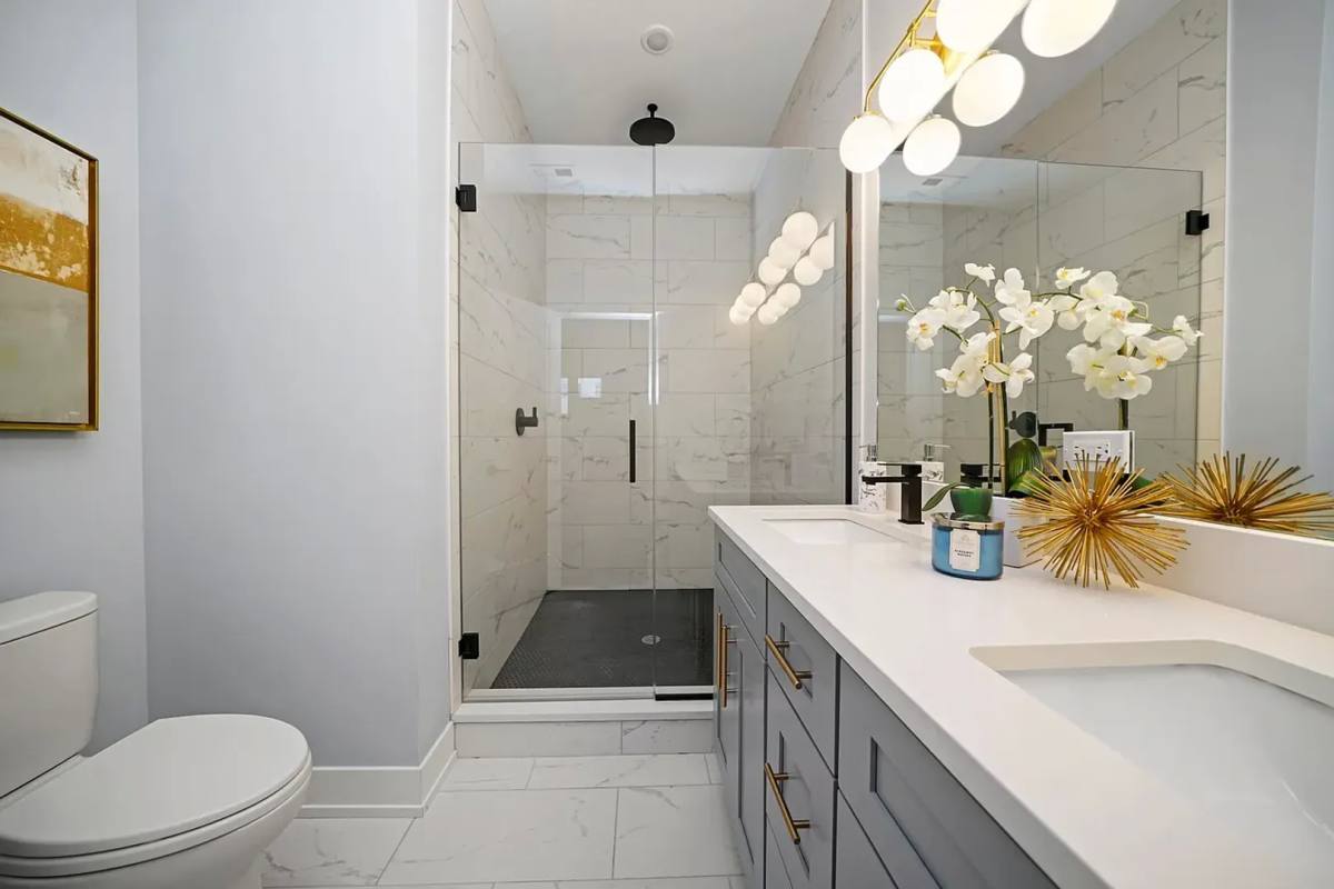 Apartment for rent at 2450 W Flournoy #2, Chicago, IL 60612