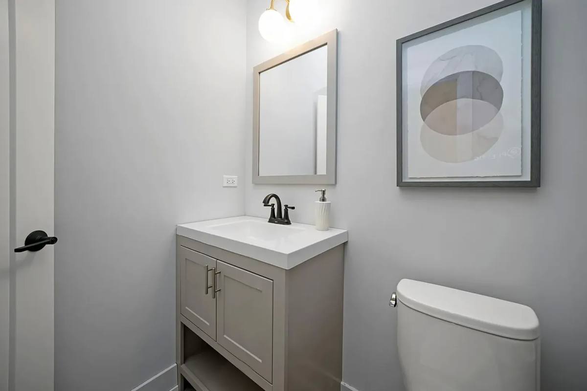 Apartment for rent at 2450 W Flournoy #2, Chicago, IL 60612