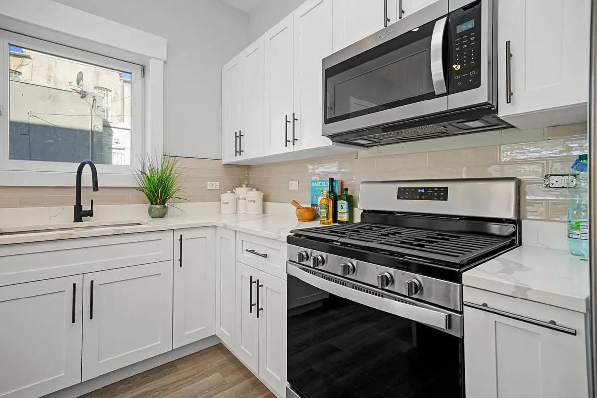 Apartment for rent at 2450 W Flournoy #2, Chicago, IL 60612