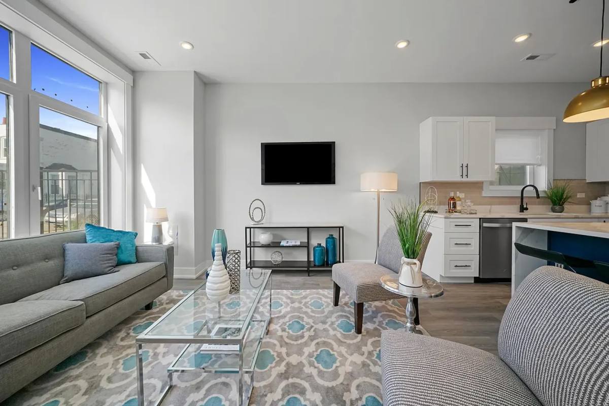 Apartment for rent at 2450 W Flournoy #2, Chicago, IL 60612