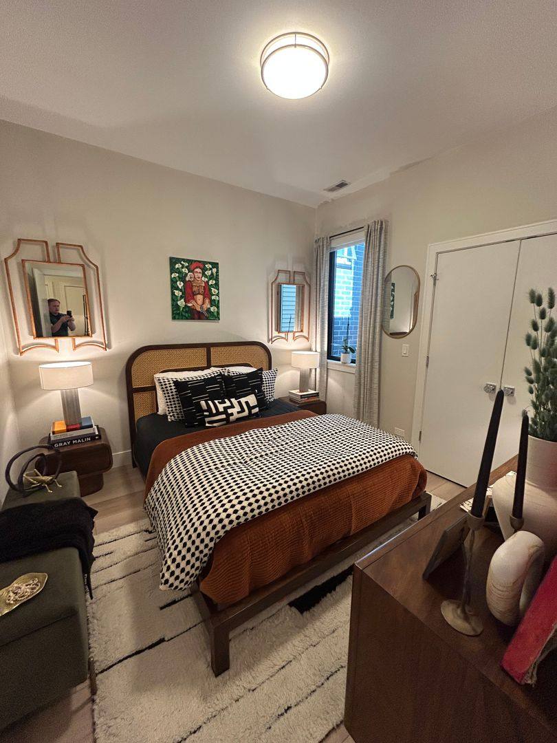 Apartment for rent at 1646 W Belmont Ave #403, Chicago, IL 60657