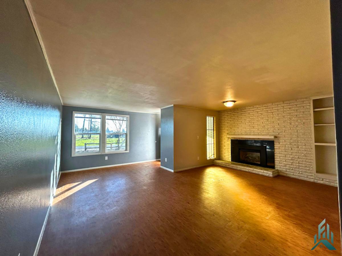 Apartment for rent at 3223 Franklin Ave SE, Albany, OR 97322