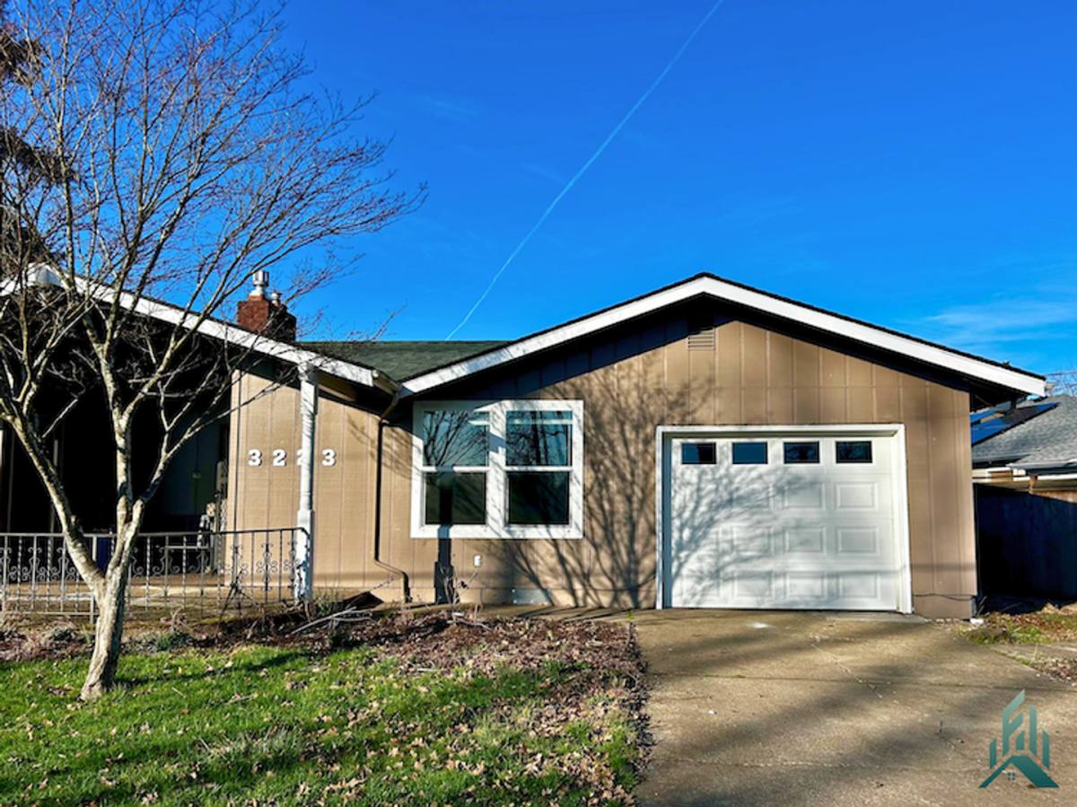 Apartment for rent at 3223 Franklin Ave SE, Albany, OR 97322