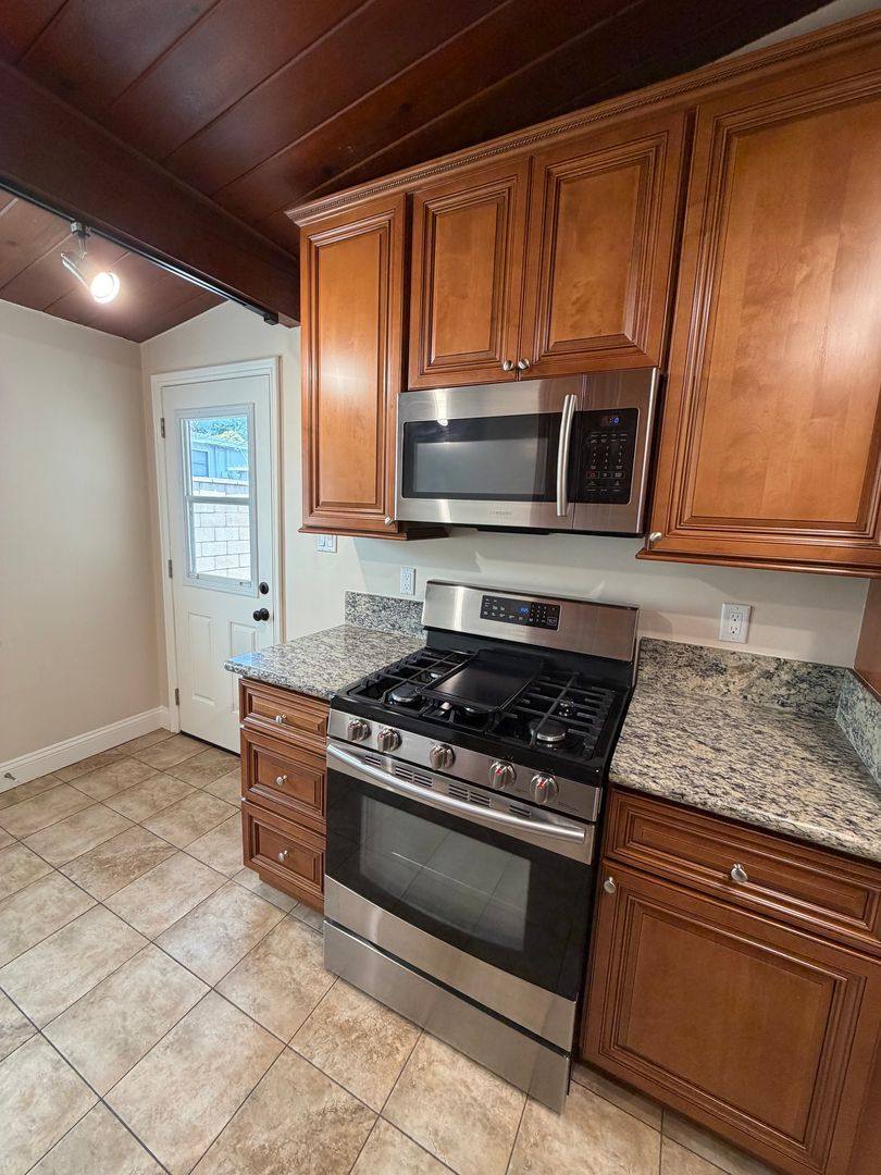 Apartment for rent at 116 Violet Ave, Monrovia, CA 91016
