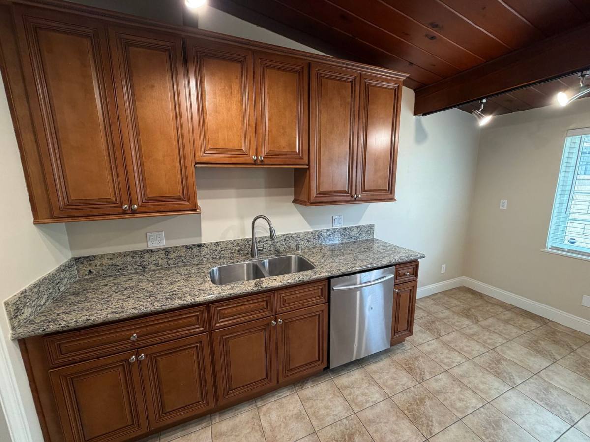 Apartment for rent at 116 Violet Ave, Monrovia, CA 91016