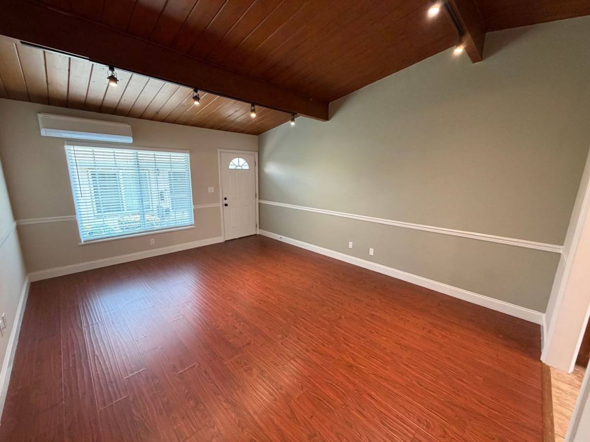 Apartment for rent at 116 Violet Ave, Monrovia, CA 91016
