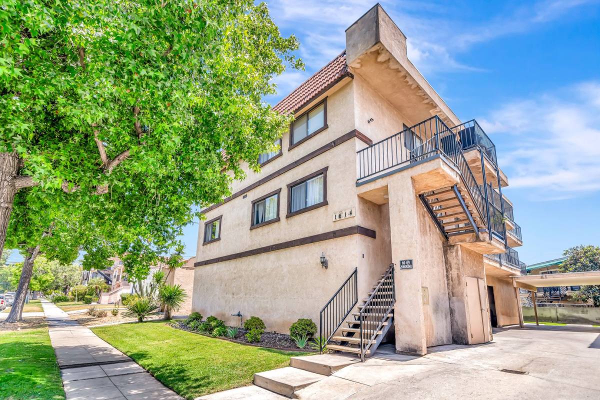 Apartment for rent at 1614 E Chevy Chase Dr, Glendale, CA 91206