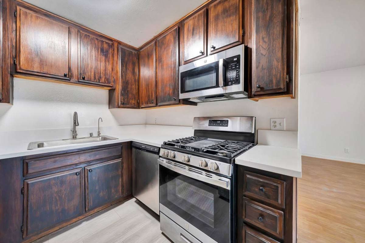 Apartment for rent at 1614 E Chevy Chase Dr, Glendale, CA 91206