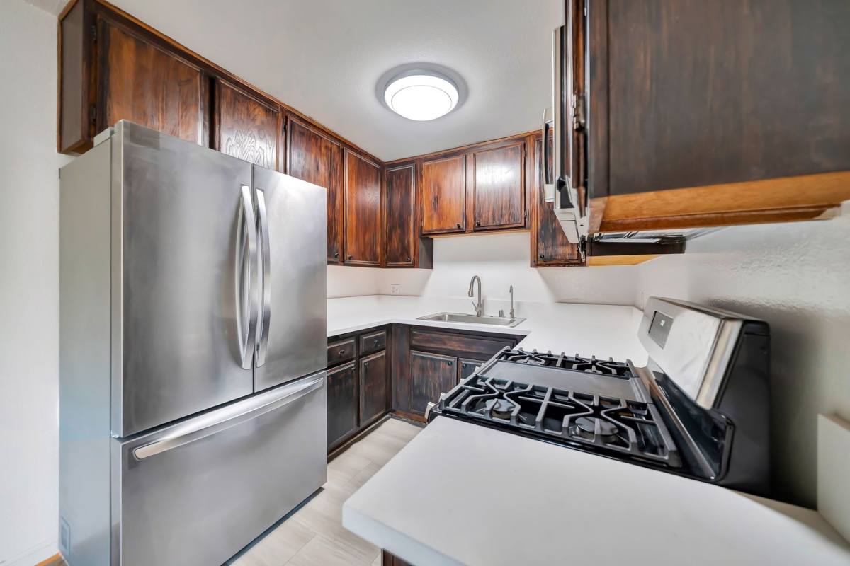 Apartment for rent at 1614 E Chevy Chase Dr, Glendale, CA 91206