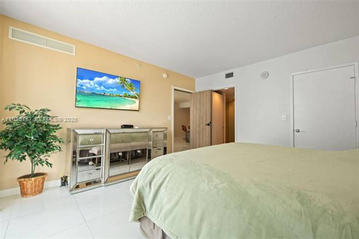 Apartment for rent at 150 Sunny Isles Blvd, North Miami Beach, FL 33160