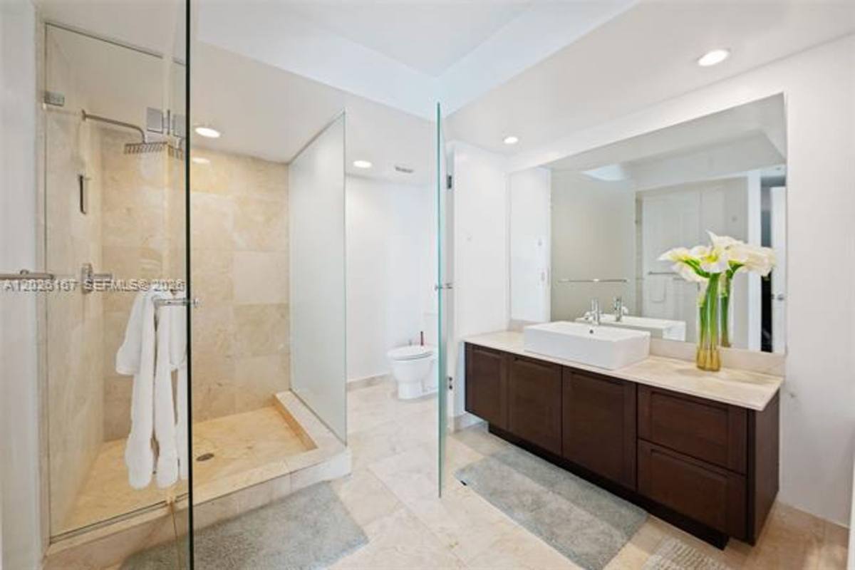 Apartment for rent at 150 Sunny Isles Blvd, North Miami Beach, FL 33160