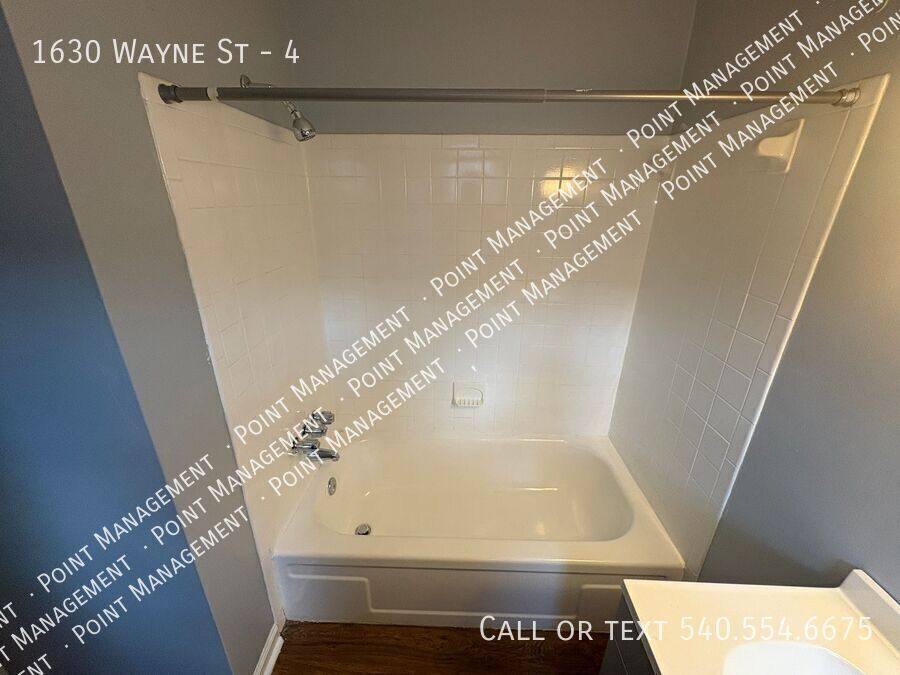 Apartment for rent at 1630 Wayne St #4, Roanoke, VA 24012