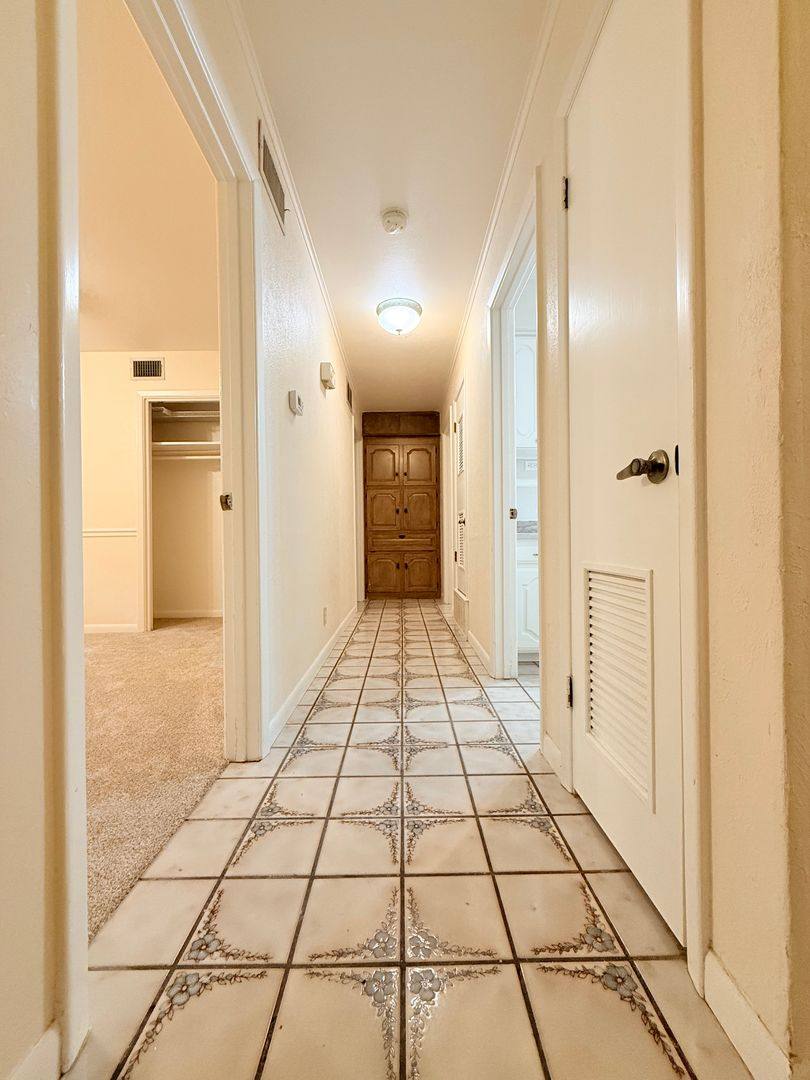 House for rent at 612 Hillview Dr, Hurst, TX 76054