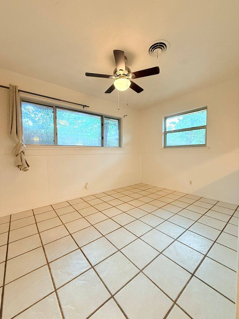House for rent at 612 Hillview Dr, Hurst, TX 76054