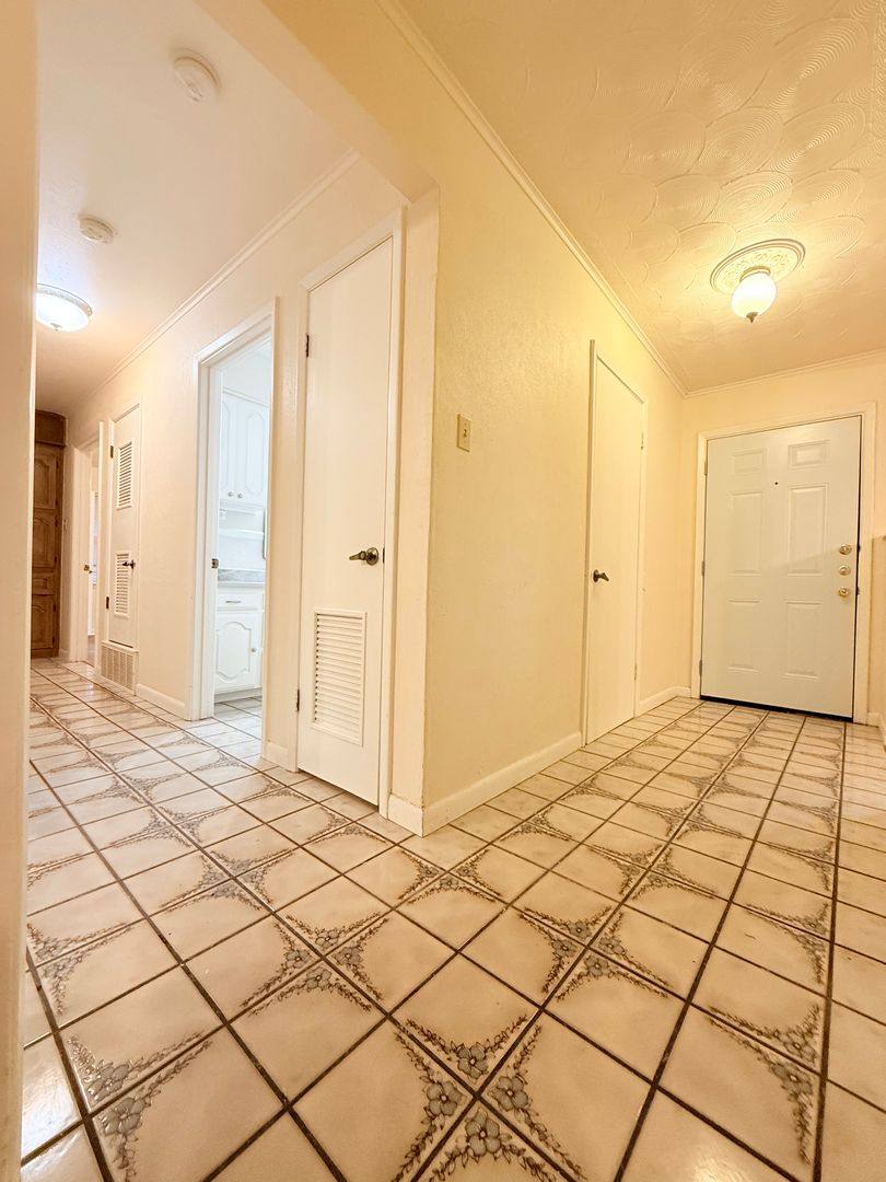 House for rent at 612 Hillview Dr, Hurst, TX 76054