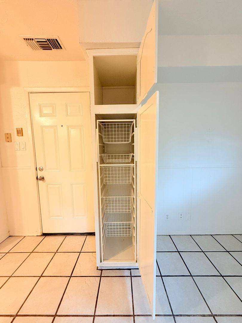 House for rent at 612 Hillview Dr, Hurst, TX 76054