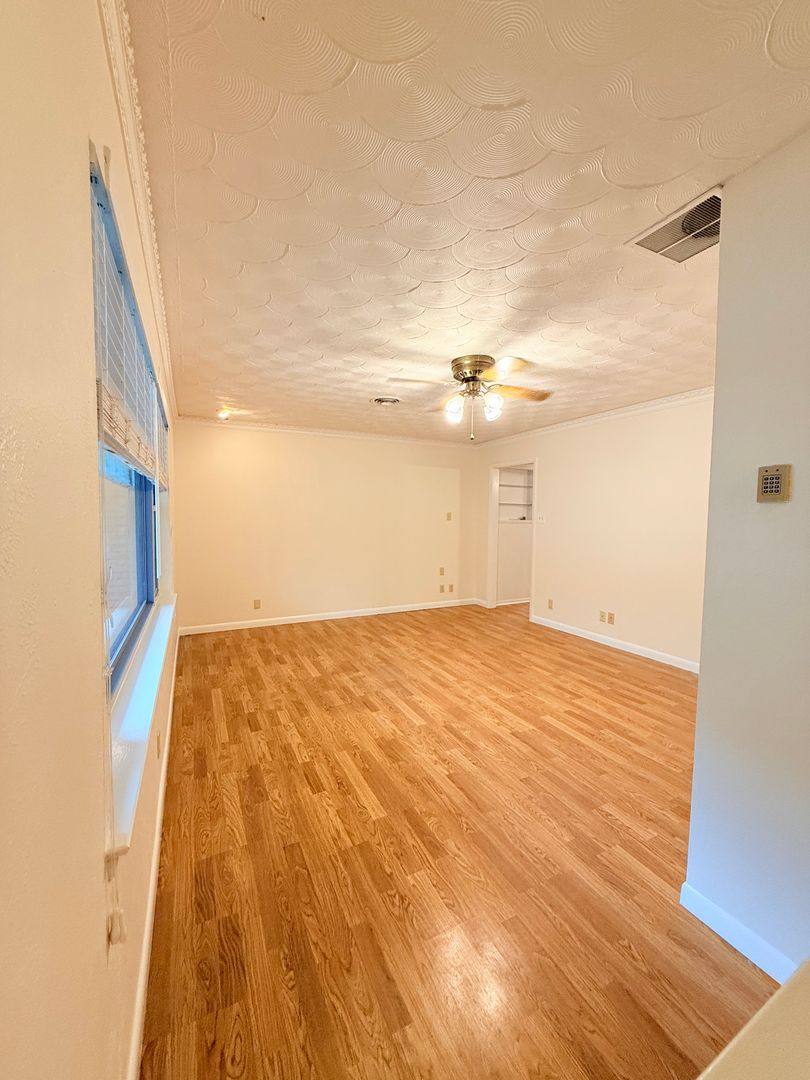 House for rent at 612 Hillview Dr, Hurst, TX 76054