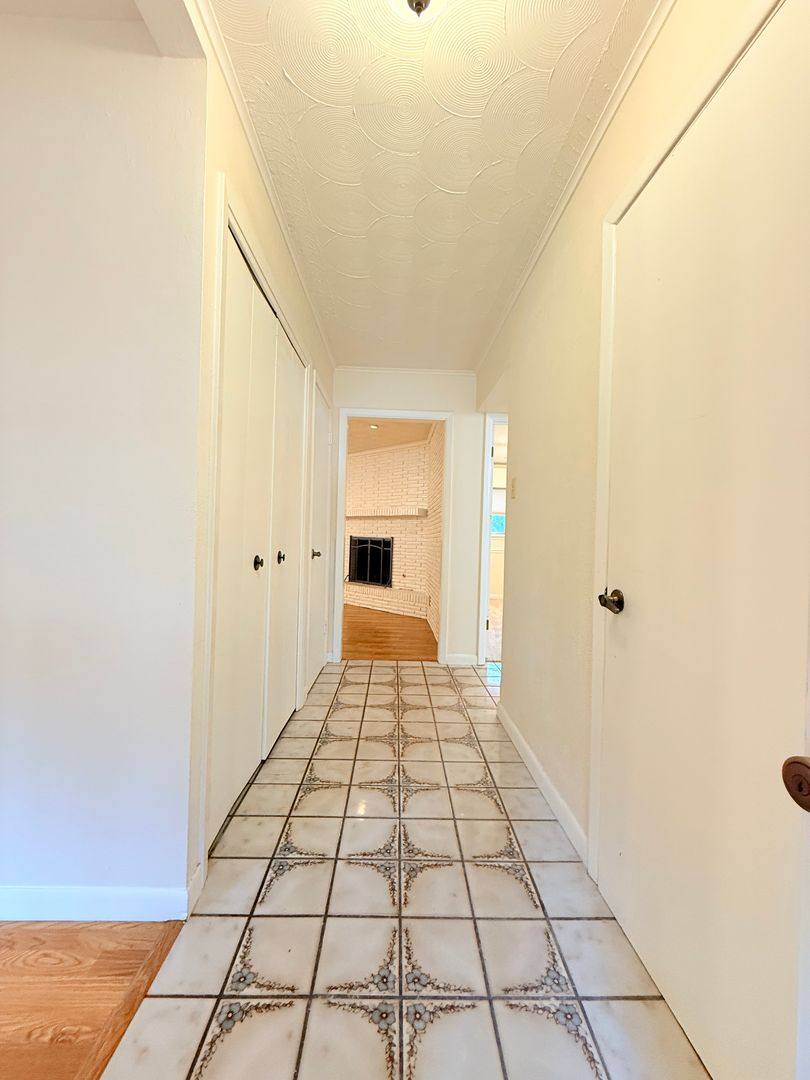 House for rent at 612 Hillview Dr, Hurst, TX 76054