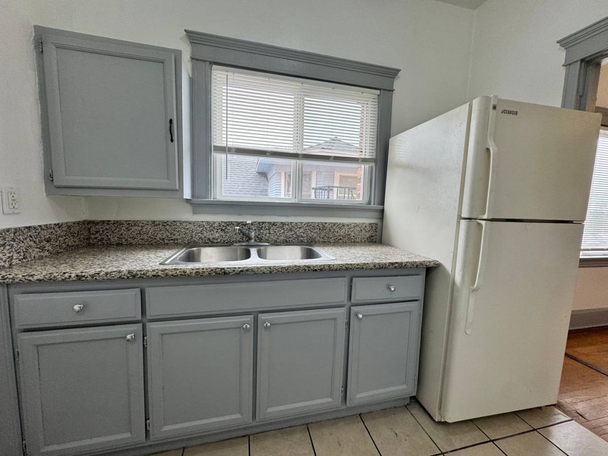 Apartment for rent at 945 S Beacon Ave, Los Angeles, CA 90015