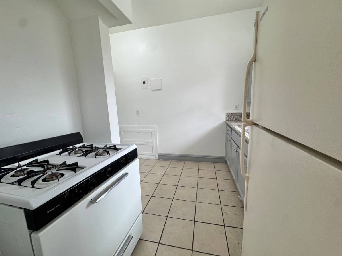 Apartment for rent at 945 S Beacon Ave, Los Angeles, CA 90015