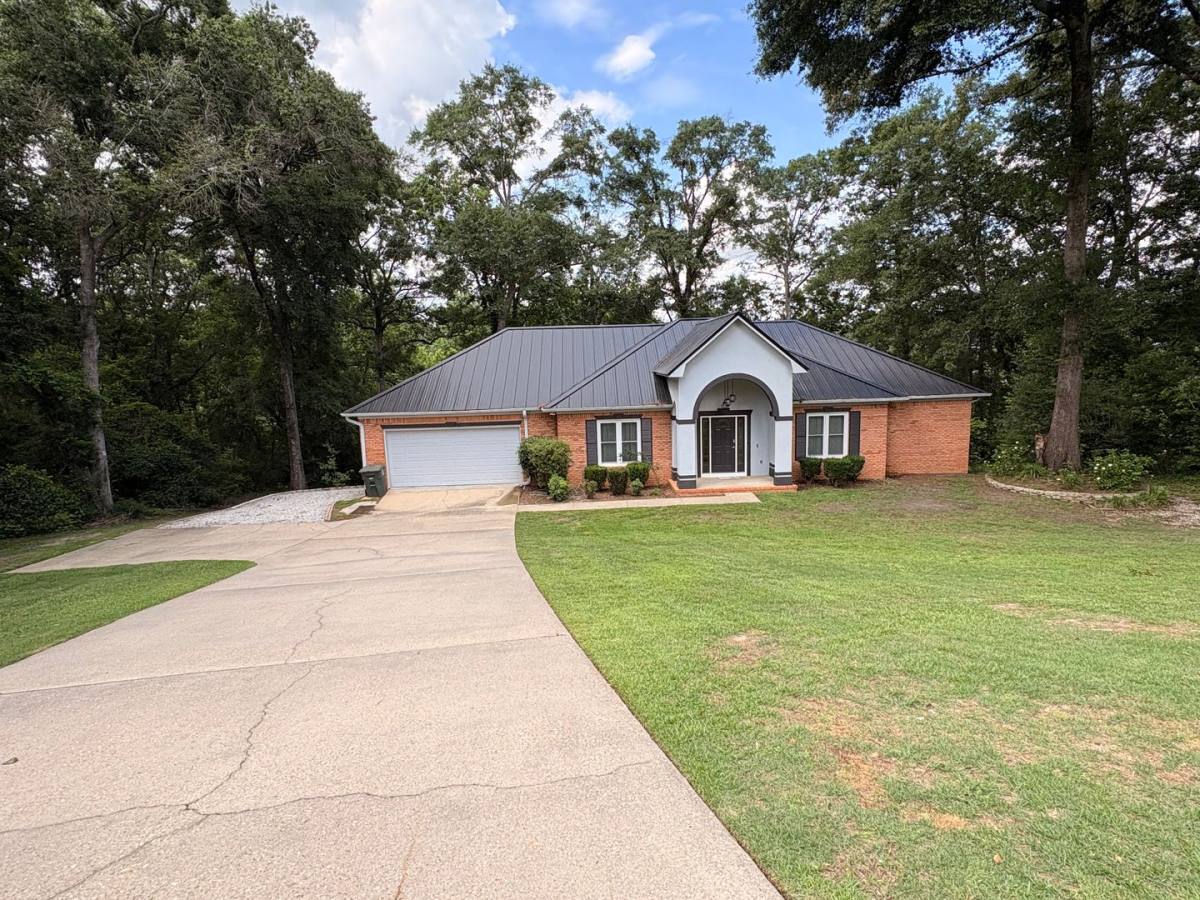 House for rent at 104 N Oak Ridge Dr, Enterprise, AL 36330