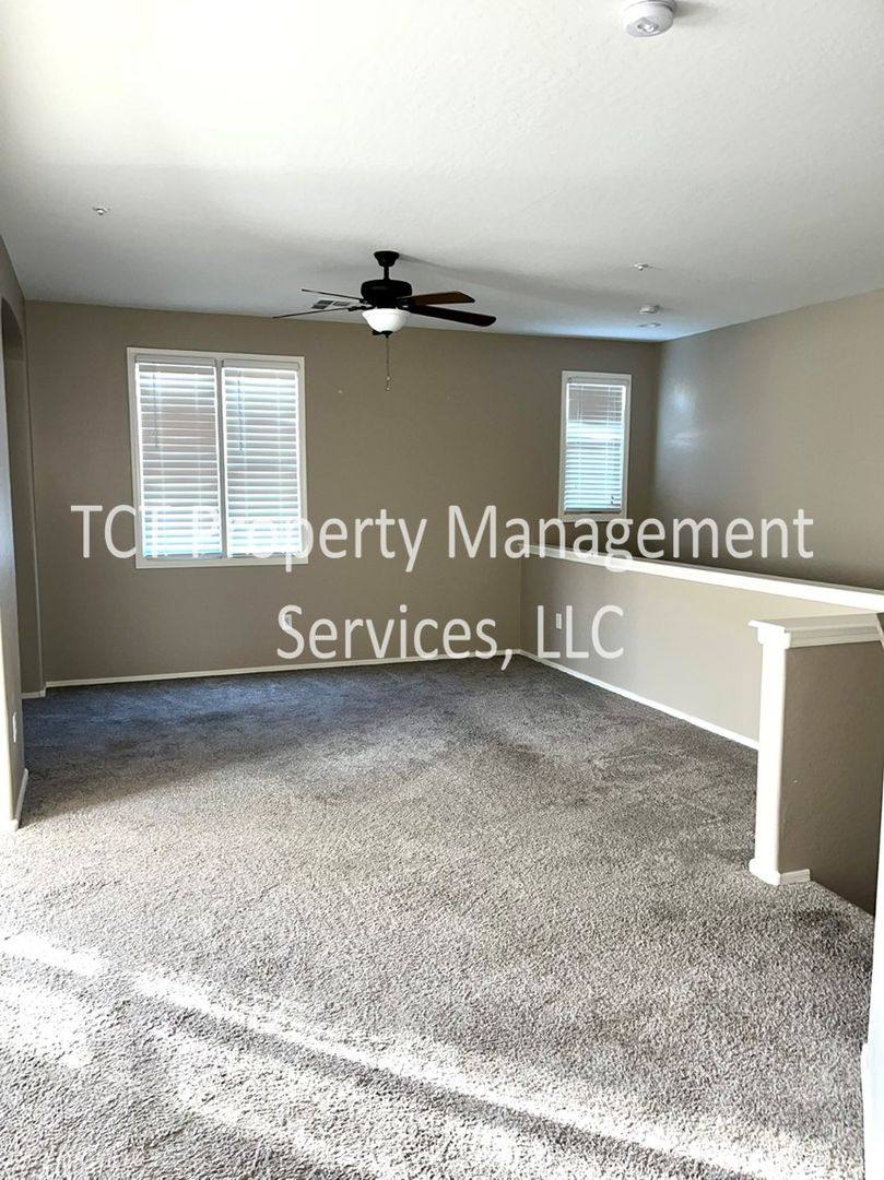 Townhouse for rent at 4750 E Thunderheart Trail, Gilbert, AZ 85297