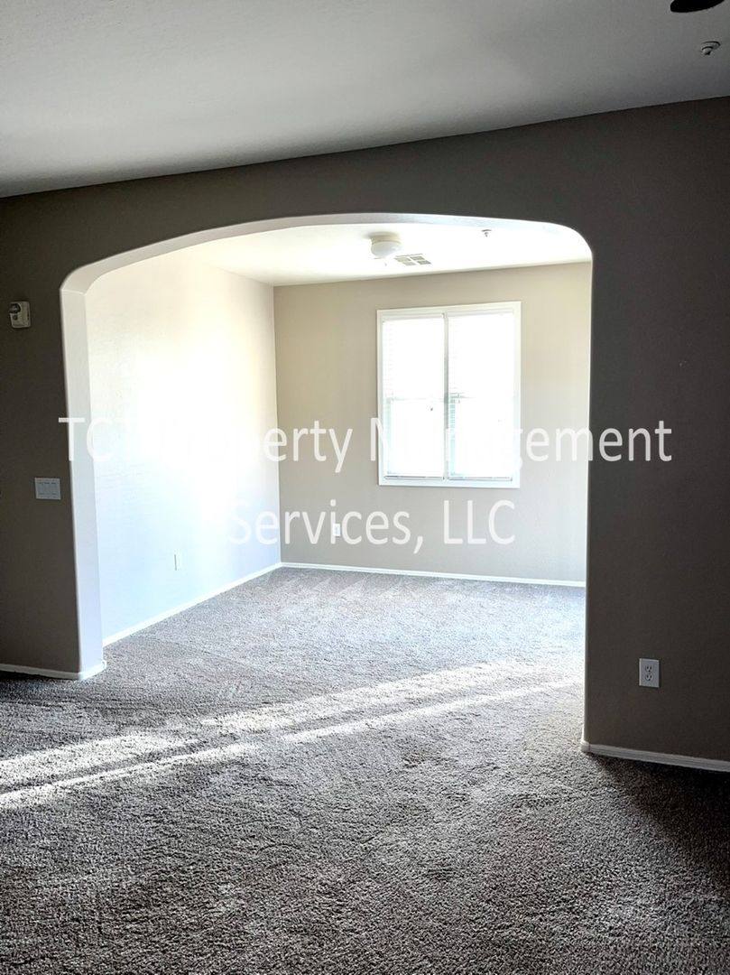 Townhouse for rent at 4750 E Thunderheart Trail, Gilbert, AZ 85297
