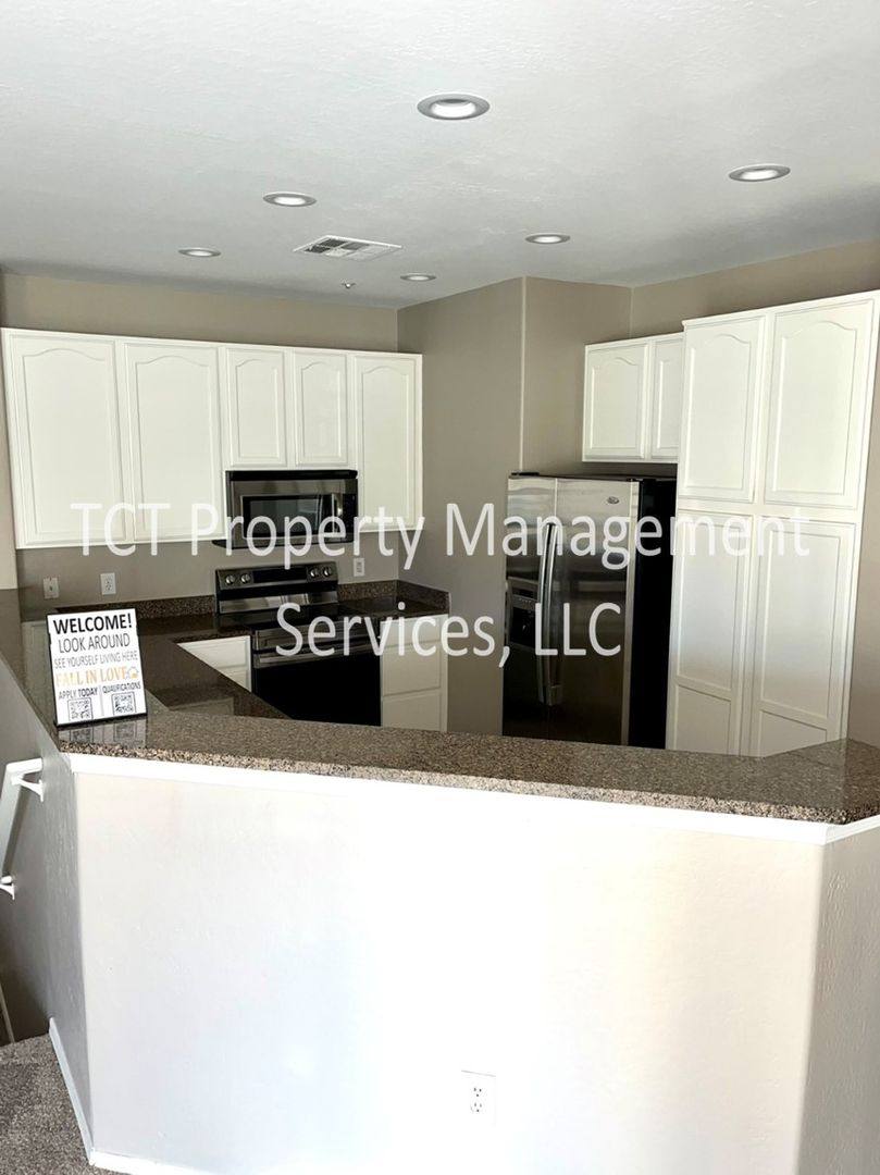 Townhouse for rent at 4750 E Thunderheart Trail, Gilbert, AZ 85297