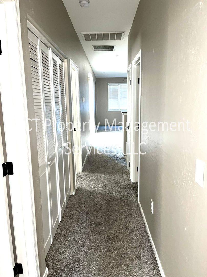 Townhouse for rent at 4750 E Thunderheart Trail, Gilbert, AZ 85297